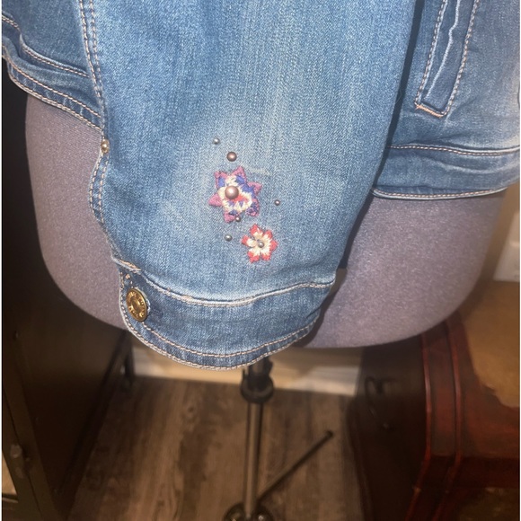 Plus size patchwork Jean jacket. 3x - Picture 3 of 10